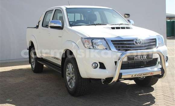Buy Used Toyota Hilux White Car in Beitbridge in Matabeleland South