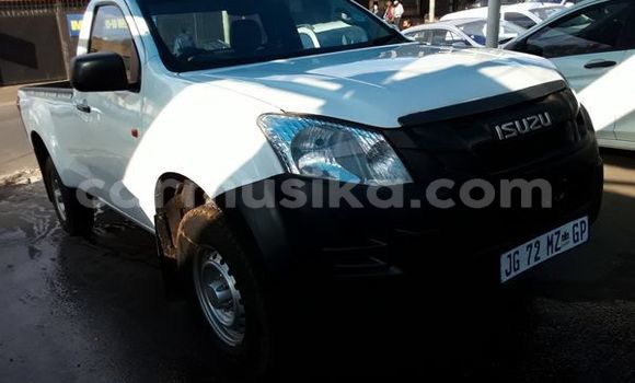 Tenga Tsaru Isuzu KB Chena Mota in Harare in Harare Tenga Tsaru Isuzu KB Chena Mota in Harare in Harare