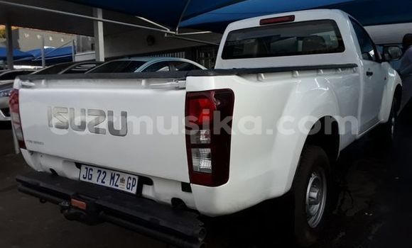 Tenga Tsaru Isuzu KB Chena Mota in Harare in Harare Tenga Tsaru Isuzu KB Chena Mota in Harare in Harare