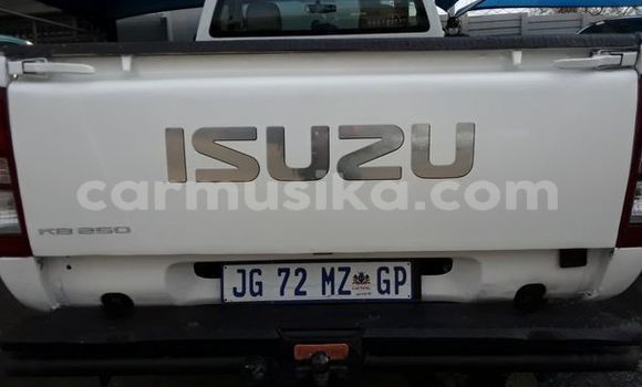 Tenga Tsaru Isuzu KB Chena Mota in Harare in Harare Tenga Tsaru Isuzu KB Chena Mota in Harare in Harare