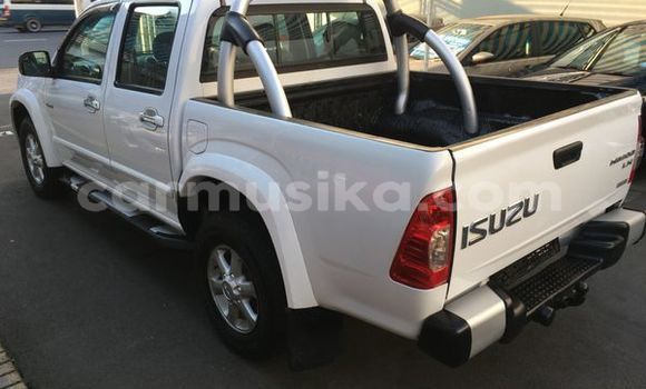 Tenga Tsaru Isuzu KB Chena Mota in Harare in Harare Tenga Tsaru Isuzu KB Chena Mota in Harare in Harare
