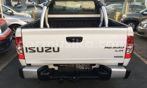 Tenga Tsaru Isuzu KB Chena Mota in Harare in Harare Tenga Tsaru Isuzu KB Chena Mota in Harare in Harare