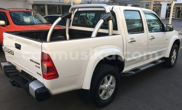 Tenga Tsaru Isuzu KB Chena Mota in Harare in Harare Tenga Tsaru Isuzu KB Chena Mota in Harare in Harare