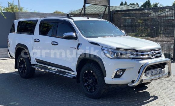 Buy Used Toyota Hilux White Car in Beitbridge in Matabeleland South