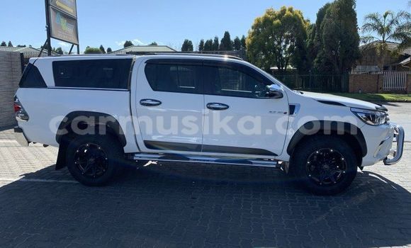 Acheter Occasion Voiture Toyota Hilux Blanc à Beitbridge, Matabeleland South Acheter Occasion Voiture Toyota Hilux Blanc à Beitbridge, Matabeleland South