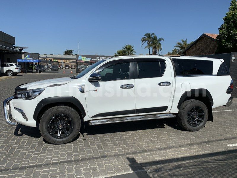 Big with watermark toyota hilux matabeleland south beitbridge 14412