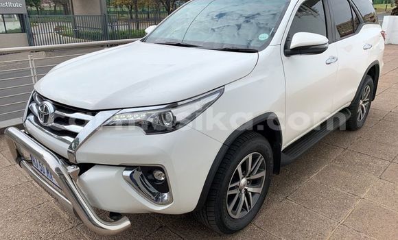 Nunua Ilio tumika Toyota Fortuner Nyeupe Gari ndani ya Beitbridge nchini Matabeleland Kusini