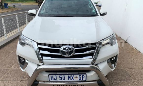 Acheter Occasion Voiture Toyota Fortuner Blanc à Beitbridge, Matabeleland South Acheter Occasion Voiture Toyota Fortuner Blanc à Beitbridge, Matabeleland South