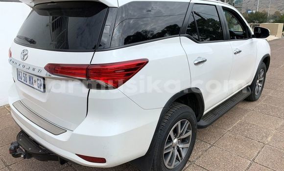 Acheter Occasion Voiture Toyota Fortuner Blanc à Beitbridge, Matabeleland South Acheter Occasion Voiture Toyota Fortuner Blanc à Beitbridge, Matabeleland South
