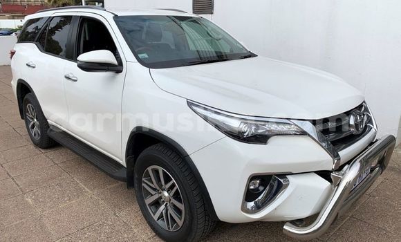 Acheter Occasion Voiture Toyota Fortuner Blanc à Beitbridge, Matabeleland South Acheter Occasion Voiture Toyota Fortuner Blanc à Beitbridge, Matabeleland South