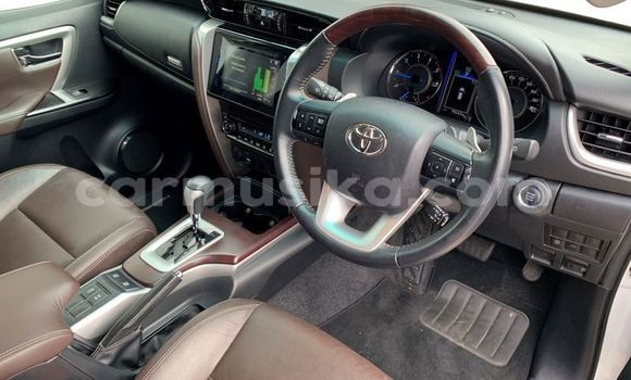 Acheter Occasion Voiture Toyota Fortuner Blanc à Beitbridge, Matabeleland South Acheter Occasion Voiture Toyota Fortuner Blanc à Beitbridge, Matabeleland South