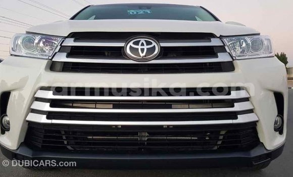 Tenga Imported Toyota Highlander Chena Mota in Import - Dubai in Harare Tenga Imported Toyota Highlander Chena Mota in Import - Dubai in Harare