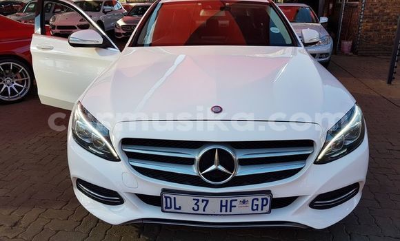 Tenga Tsaru Mercedes‒Benz 200 Chena Mota in Beitbridge in Matabeleland South