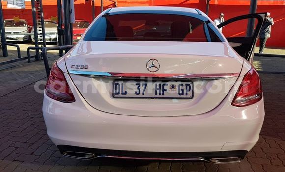 Acheter Occasion Voiture Mercedes‒Benz 200 Blanc à Beitbridge, Matabeleland South Acheter Occasion Voiture Mercedes‒Benz 200 Blanc à Beitbridge, Matabeleland South