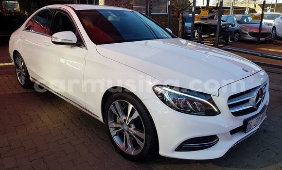 Acheter Occasion Voiture Mercedes‒Benz 200 Blanc à Beitbridge, Matabeleland South Acheter Occasion Voiture Mercedes‒Benz 200 Blanc à Beitbridge, Matabeleland South