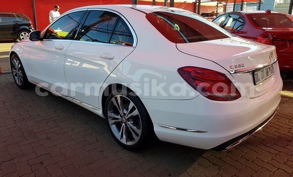 Acheter Occasion Voiture Mercedes‒Benz 200 Blanc à Beitbridge, Matabeleland South Acheter Occasion Voiture Mercedes‒Benz 200 Blanc à Beitbridge, Matabeleland South