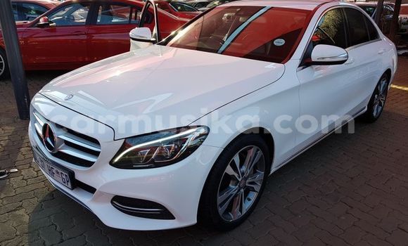 Acheter Occasion Voiture Mercedes‒Benz 200 Blanc à Beitbridge, Matabeleland South Acheter Occasion Voiture Mercedes‒Benz 200 Blanc à Beitbridge, Matabeleland South