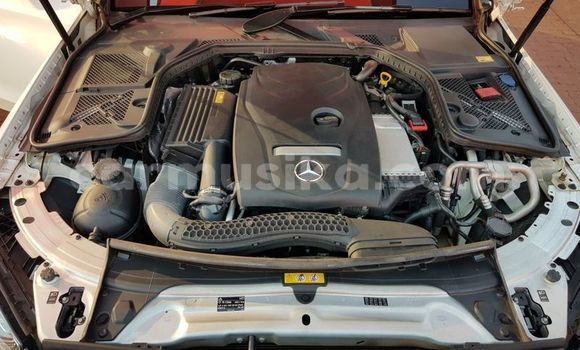 Acheter Occasion Voiture Mercedes‒Benz 200 Blanc à Beitbridge, Matabeleland South Acheter Occasion Voiture Mercedes‒Benz 200 Blanc à Beitbridge, Matabeleland South