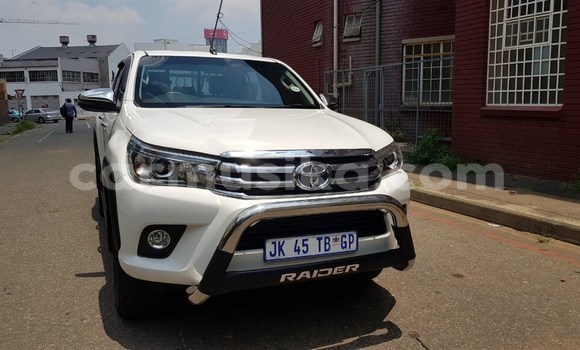 Buy Used Toyota Hilux White Car in Beitbridge in Matabeleland South