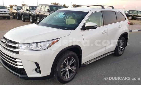 Tenga Imported Toyota Highlander Chena Mota in Import - Dubai in Harare Tenga Imported Toyota Highlander Chena Mota in Import - Dubai in Harare