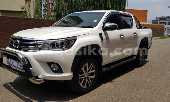 Acheter Occasion Voiture Toyota Hilux Blanc à Beitbridge, Matabeleland South Acheter Occasion Voiture Toyota Hilux Blanc à Beitbridge, Matabeleland South