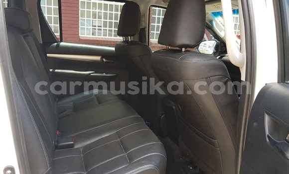 Acheter Occasion Voiture Toyota Hilux Blanc à Beitbridge, Matabeleland South Acheter Occasion Voiture Toyota Hilux Blanc à Beitbridge, Matabeleland South