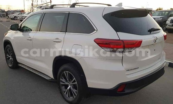 Tenga Imported Toyota Highlander Chena Mota in Import - Dubai in Harare Tenga Imported Toyota Highlander Chena Mota in Import - Dubai in Harare