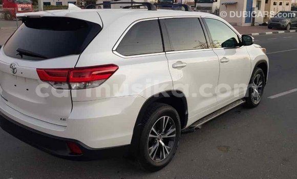 Tenga Imported Toyota Highlander Chena Mota in Import - Dubai in Harare Tenga Imported Toyota Highlander Chena Mota in Import - Dubai in Harare