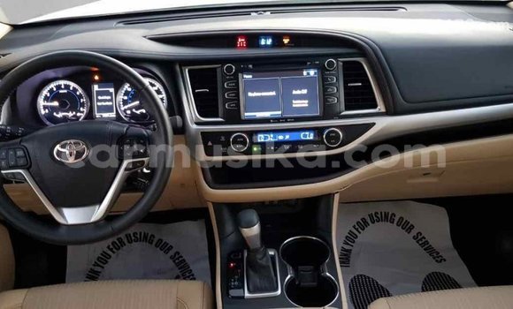 Tenga Imported Toyota Highlander Chena Mota in Import - Dubai in Harare Tenga Imported Toyota Highlander Chena Mota in Import - Dubai in Harare