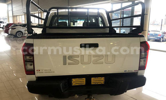 Tenga Tsaru Isuzu KB Chena Mota in Harare in Harare Tenga Tsaru Isuzu KB Chena Mota in Harare in Harare