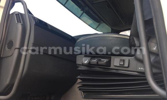 Acheter Occasion Utilitaire Volvo F4 Blanc à Beitbridge, Matabeleland South Acheter Occasion Utilitaire Volvo F4 Blanc à Beitbridge, Matabeleland South