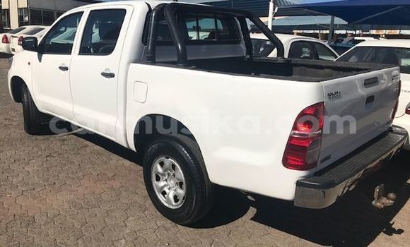 Tenga Tsaru Toyota Hilux Chena Mota in Harare in Harare Tenga Tsaru Toyota Hilux Chena Mota in Harare in Harare
