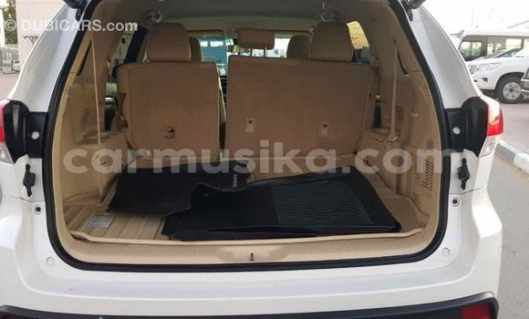 Tenga Imported Toyota Highlander Chena Mota in Import - Dubai in Harare Tenga Imported Toyota Highlander Chena Mota in Import - Dubai in Harare