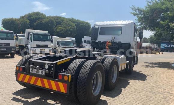 Acheter Occasion Utilitaire Nissan UD Blanc à Beitbridge, Matabeleland South Acheter Occasion Utilitaire Nissan UD Blanc à Beitbridge, Matabeleland South