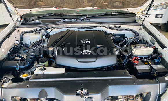 Nunua Ilio tumika Toyota Land Cruiser Prado Nyeupe Gari ndani ya Beitbridge nchini Matabeleland Kusini Nunua Ilio tumika Toyota Land Cruiser Prado Nyeupe Gari ndani ya Beitbridge nchini Matabeleland Kusini