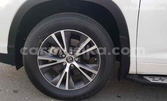 Tenga Imported Toyota Highlander Chena Mota in Import - Dubai in Harare Tenga Imported Toyota Highlander Chena Mota in Import - Dubai in Harare