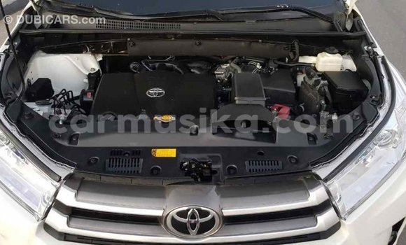 Tenga Imported Toyota Highlander Chena Mota in Import - Dubai in Harare Tenga Imported Toyota Highlander Chena Mota in Import - Dubai in Harare