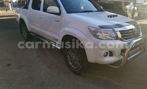 Buy Used Toyota Hilux White Car in Beitbridge in Matabeleland South