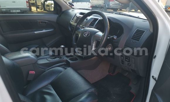 Buy Used Toyota Hilux White Car in Beitbridge in Matabeleland South Buy Used Toyota Hilux White Car in Beitbridge in Matabeleland South