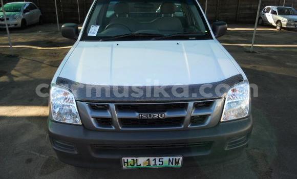 Nunua Ilio tumika Isuzu KB Nyeupe Gari ndani ya Beitbridge nchini Matabeleland Kusini Nunua Ilio tumika Isuzu KB Nyeupe Gari ndani ya Beitbridge nchini Matabeleland Kusini