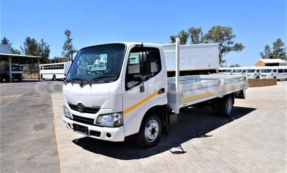 Acheter Occasion Utilitaire Toyota Dyna Blanc à Beitbridge, Matabeleland South Acheter Occasion Utilitaire Toyota Dyna Blanc à Beitbridge, Matabeleland South
