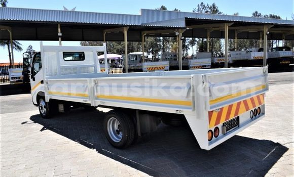 Acheter Occasion Utilitaire Toyota Dyna Blanc à Beitbridge, Matabeleland South Acheter Occasion Utilitaire Toyota Dyna Blanc à Beitbridge, Matabeleland South