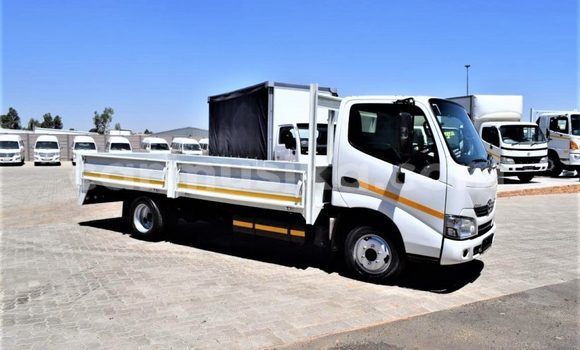 Acheter Occasion Utilitaire Toyota Dyna Blanc à Beitbridge, Matabeleland South Acheter Occasion Utilitaire Toyota Dyna Blanc à Beitbridge, Matabeleland South