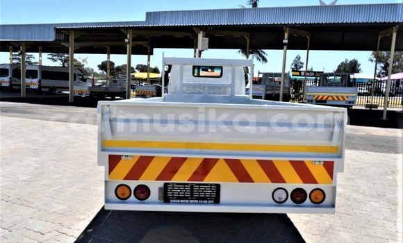 Acheter Occasion Utilitaire Toyota Dyna Blanc à Beitbridge, Matabeleland South Acheter Occasion Utilitaire Toyota Dyna Blanc à Beitbridge, Matabeleland South