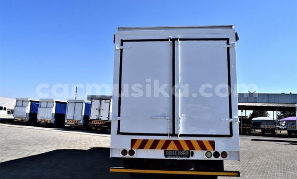 Acheter Occasion Utilitaire Nissan UD Blanc à Beitbridge, Matabeleland South Acheter Occasion Utilitaire Nissan UD Blanc à Beitbridge, Matabeleland South