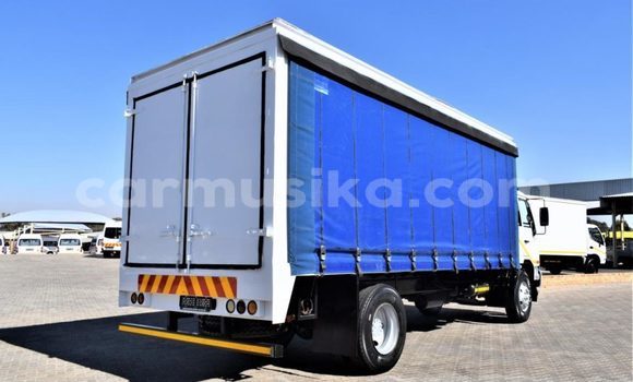 Acheter Occasion Utilitaire Nissan UD Blanc à Beitbridge, Matabeleland South Acheter Occasion Utilitaire Nissan UD Blanc à Beitbridge, Matabeleland South