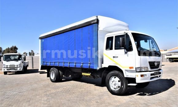 Acheter Occasion Utilitaire Nissan UD Blanc à Beitbridge, Matabeleland South Acheter Occasion Utilitaire Nissan UD Blanc à Beitbridge, Matabeleland South