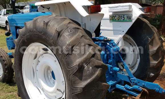 Nunua Ilio tumika Ford Explorer Sport Trac Bluu Gari ndani ya Beitbridge nchini Matabeleland Kusini Nunua Ilio tumika Ford Explorer Sport Trac Bluu Gari ndani ya Beitbridge nchini Matabeleland Kusini