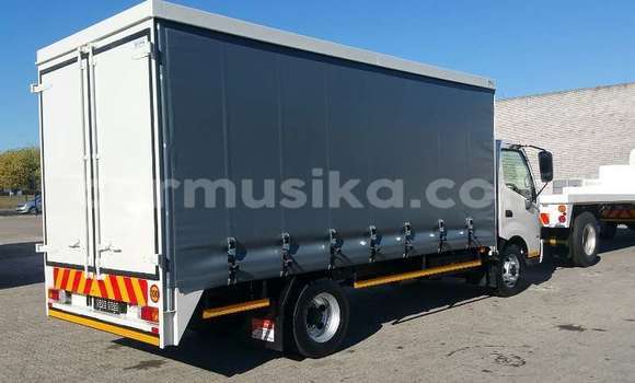 Acheter Occasion Utilitaire Hino 300 Series Blanc à Beitbridge, Matabeleland South Acheter Occasion Utilitaire Hino 300 Series Blanc à Beitbridge, Matabeleland South