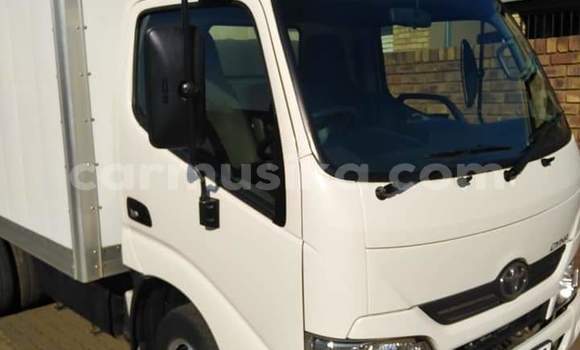Acheter Occasion Utilitaire Hino 300 Blanc à Beitbridge, Matabeleland South Acheter Occasion Utilitaire Hino 300 Blanc à Beitbridge, Matabeleland South
